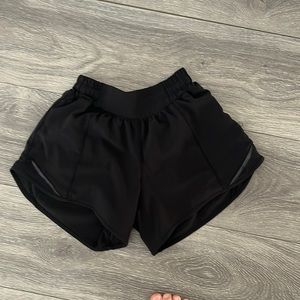 Lululemon Women’s 2.5 inch hotty hot short